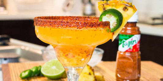 Dando un Toque Especial a tus Bebidas: Recetas de Bebidas con Tajín y Chamoy Chilerito - TLT FOODS - Dulces mexicanos